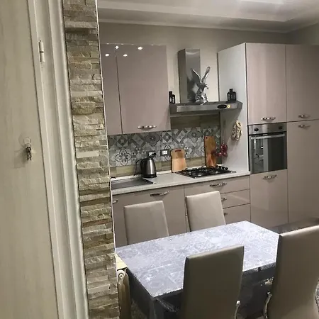 Первый Этаж. Трехкомнатная Квартира. Alloggio in famiglia La Spezia